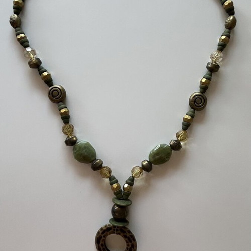 Set of 2 handmade necklaces like new, khaki and green shades