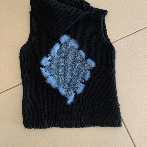 Knitted T-shirt black like new, size S