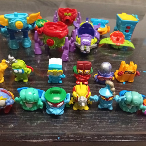 Super Zings set of 52 pieces and vehicles like new