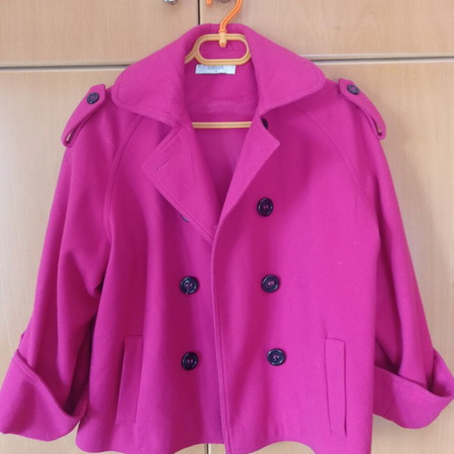 Women's fuchsia short coat Editions size 16 like new