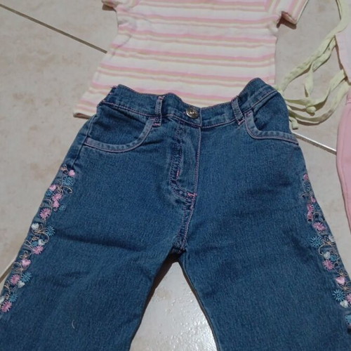Baby clothing sets like new, 6 months, jeans, capri, shorts, tops
