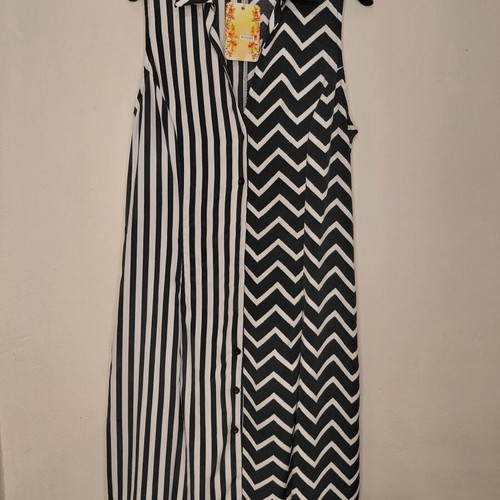 Black and white semizie dress with buttons, size Small, new