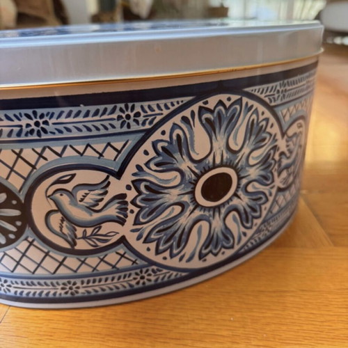 D&G storage box like new