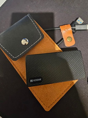 Kodak x200 Portable SSD 1TB като нов с кожен калъф