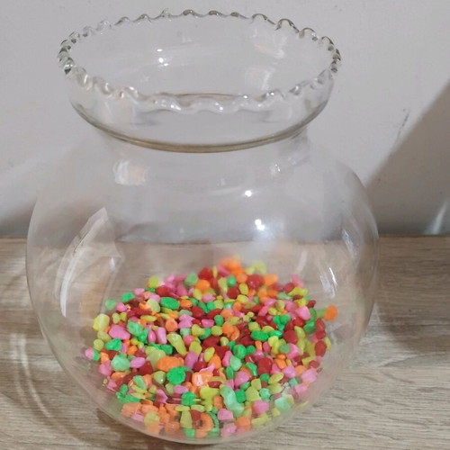 Glass fishbowl for goldfish with pebbles like new