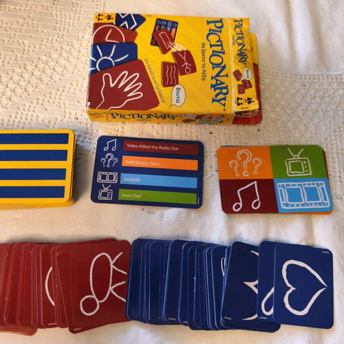 Pictionary used card game, speed and imagination play