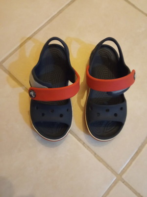 Children's sandals like new, black and red beach sandals