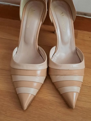 Moschoutis leather pumps size 39 beige like new