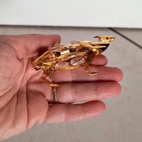 Decorative camel gold-plated with 4 crystals new