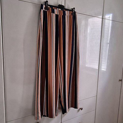 Anel Set with Blue Short-Sleeve Top and Striped High-Waisted Culottes like new