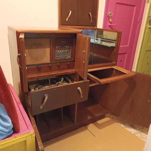 Aristone Radio co. music station used with radio and turntable