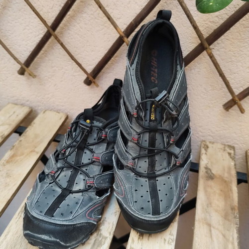 Hi-Tec M-D Traction outdoor caged sandals size 42, grey
