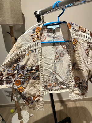 Bolero printed like new, short jacket MY T white and beige