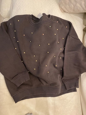 Zara black sweatshirt used for 11-year-old girl