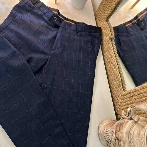 Italian suit DI-66 like new, size 48, blue