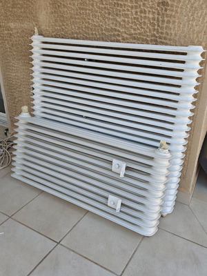 Set of 5 cast iron radiator bodies