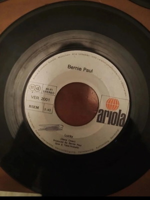 Vinyl record 45 rpm used, works normally