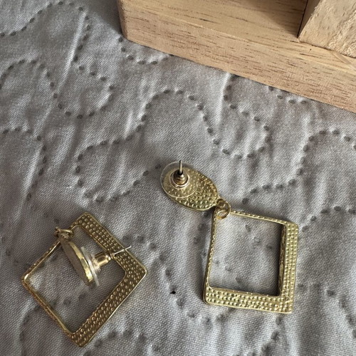 Earrings like new, gold color