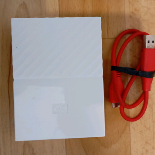Mobile data travel hard drive 2.5" like new, 3 TB