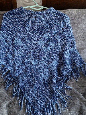Women's two-tone poncho with fringes like new, blue