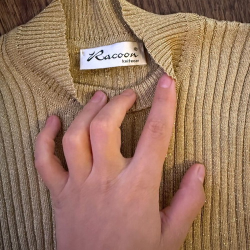 Women's knitted gold top new size M