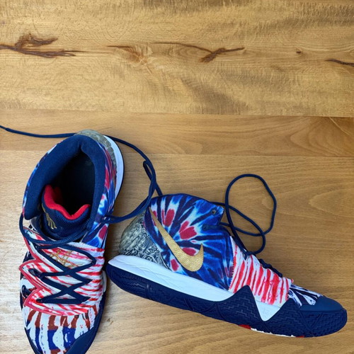 Nike Kyrie πολύχρωμα αθλητικά σαν καινούργια, μέγεθος 44