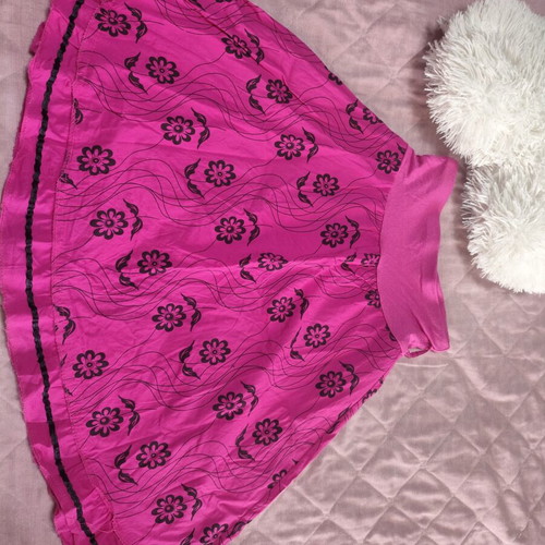 Skirt like new, size medium, pink with floral pattern