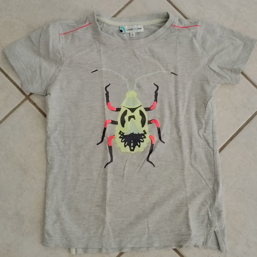 Boys' clothing set used, 2 t-shirts and 2 shorts for 6-8 years
