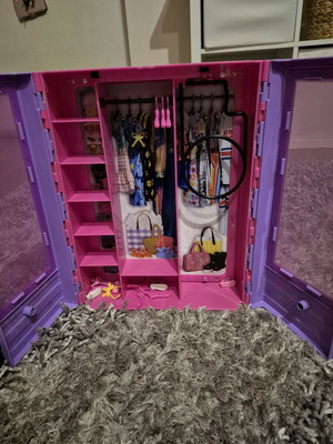 Barbie wardrobe like new with hangers and shoes
