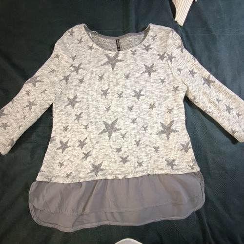 Women's Grey Knitted Top with Star Pattern and Layered Hem like new