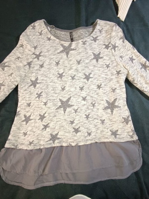 Women's Grey Knitted Top with Star Pattern and Layered Hem like new