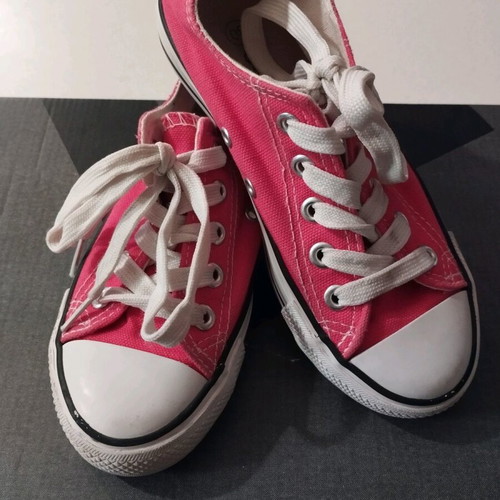 Pink athletic shoes like new, size 30