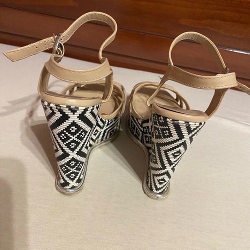 Platform sandals used, beige with black and white pattern, size 37