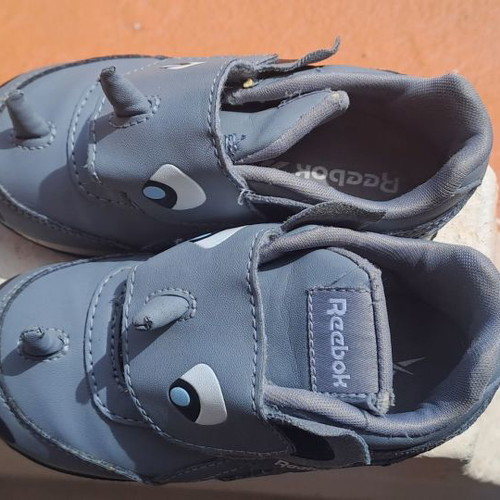 Rebook Rhinoceros shoes used, size 24, gray