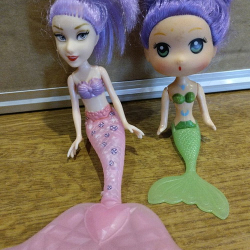 Dolls pack of 6 like new, mermaids with battery