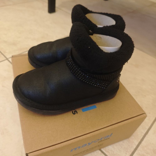 Mayoral girls' black boots size 28 like new with glitter and fur lining