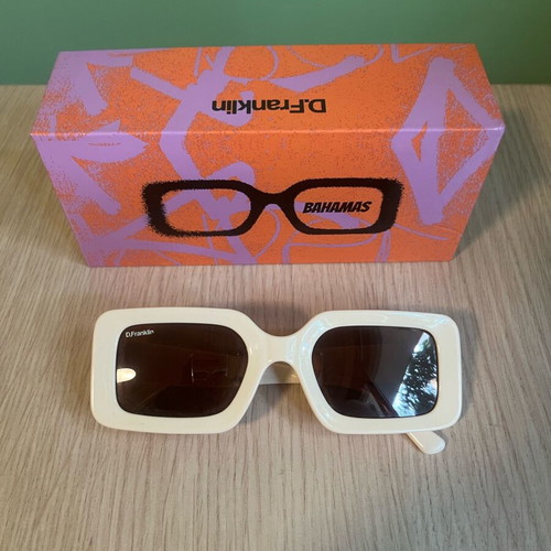 D.Franklin cream sunglasses like new with cases and accessories