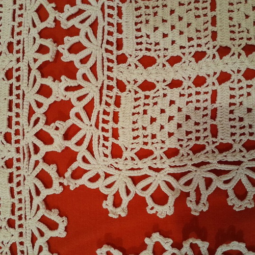 Crochet table linen set beige like new for living room