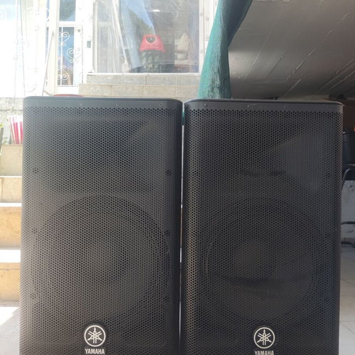Yamaha DXR 112 powered speakers like new