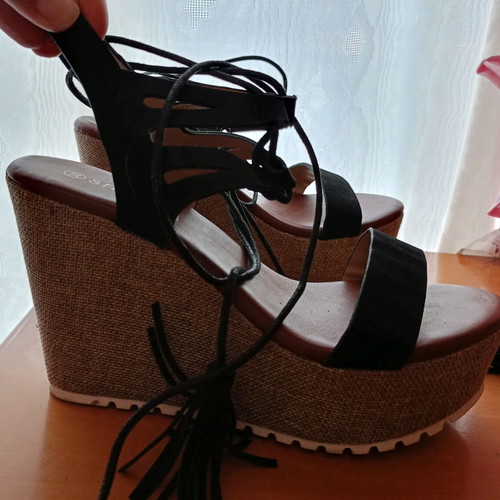 Platform shoes with laces like new, black, size 38