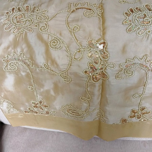 Turkish table linens like new, set of 2, hand embroidered