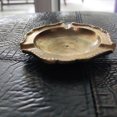 Vintage brass ashtray like new