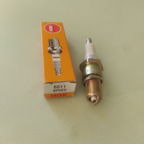 NGK Spark Plugs BP5ES France & BPR5ES Japan New Set of 2