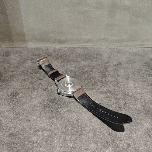 Lorus Gent Sport RH989HX9 wristwatch like new, beige dial, brown leather