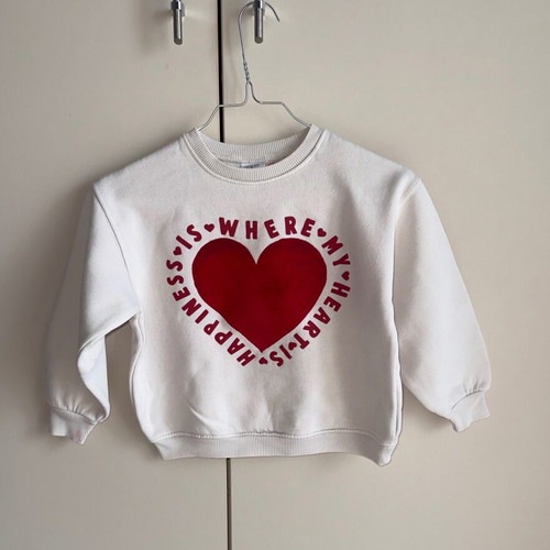 Zara sweatshirt with heart used, size 116 cm
