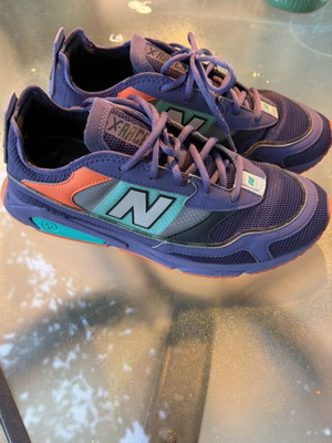 New Balance athletic shoes like new, size 42, purple