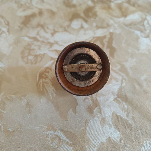 Marlux spice mill like new, mid-century modern design