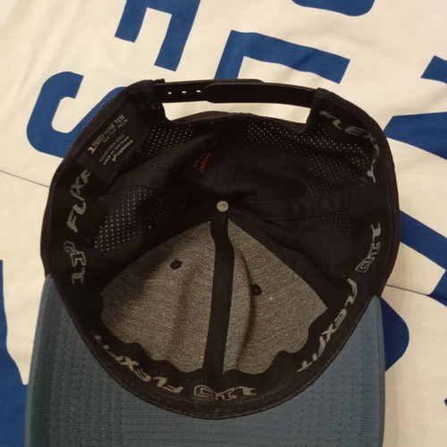 Men's cap in excellent condition, black and blue