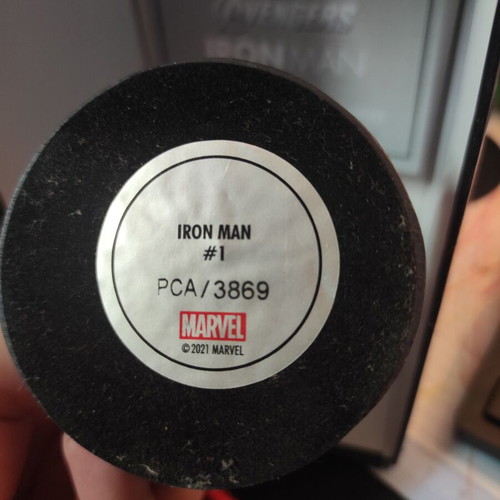 Ironman Marvel collectible figure like new with magazine
