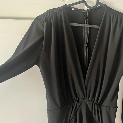 Black midi dress with V neckline like new, fitted silhouette